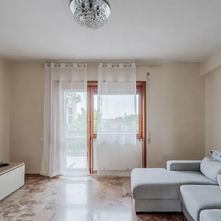 Miranda - Apartament In Mestre With Balcony! Marghera Exterior photo